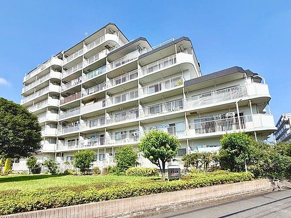 角度を変えると外観も変わりますぜひ現地にて、実際の広さや開放感をお確かめください。
