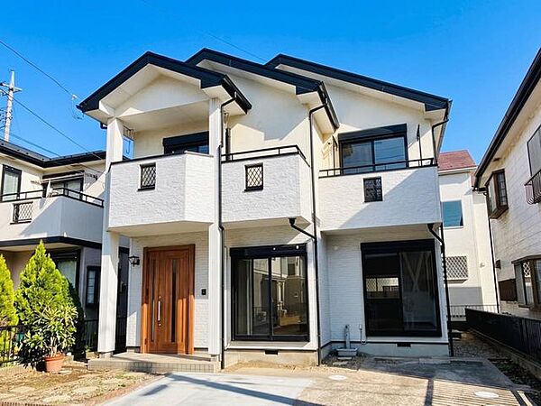 陽光が燦々と降り注ぐ敷地。ゆとりある配置がもたらす開放感を、ぜひ現地で体感してください。