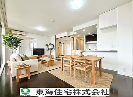 18帖のリビング（一部CG加工を入れております）、ぜひ現地にて実際の広さや開放感をお確かめください。