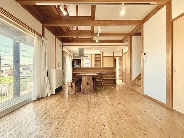 約20帖のリビング（AI加工にて家具撤去）、ぜひ現地にて、実際の広さや開放感をお確かめください。