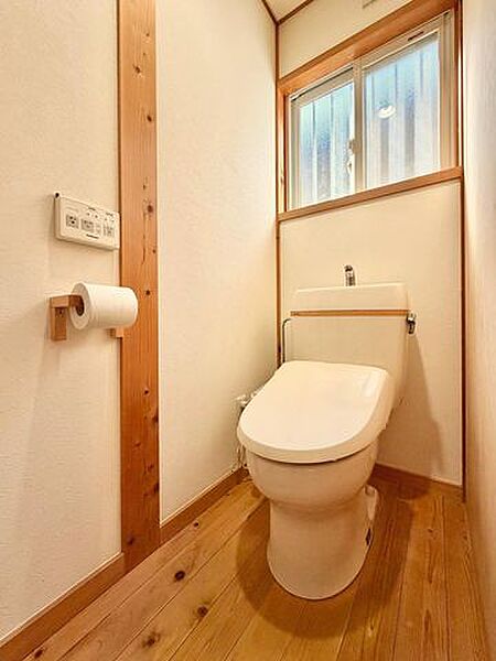 広々、トイレです、ぜひ現地にて、実際の広さや開放感をお確かめください。