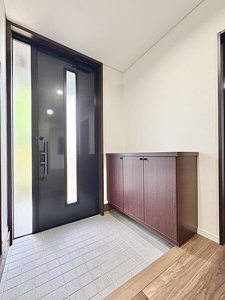 全身鏡付きの玄関です、写真では伝わらない空間の広さを現地でご体感下さい