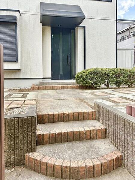 玄関ドアです、写真では伝わらない空間の広さを現地でご体感下さい