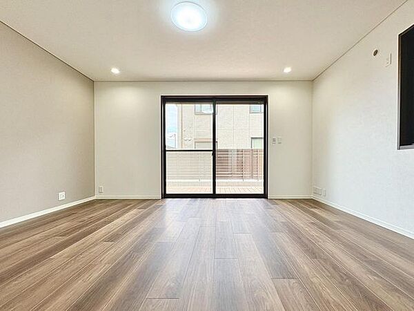 約15.7帖のリビング（CG加工を入れております）写真では伝わらない空間の広さを現地でご体感下さい