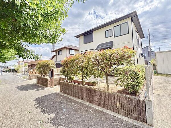 日中の外観写真です、写真では伝わらない空間の広さを現地でご体感下さい