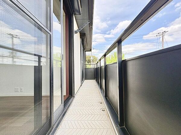 バルコニーです、写真では伝わらない空間の広さを現地でご体感下さい