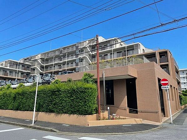 マンション外観、ぜひ現地にて、実際の広さや開放感をお確かめください。