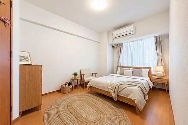 約7帖の洋室（写真は家具撤去後→AI加工）、写真では伝わらない空間の広さを、現地でご体感ください
