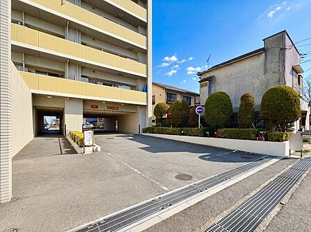 ここからお車ご入庫します