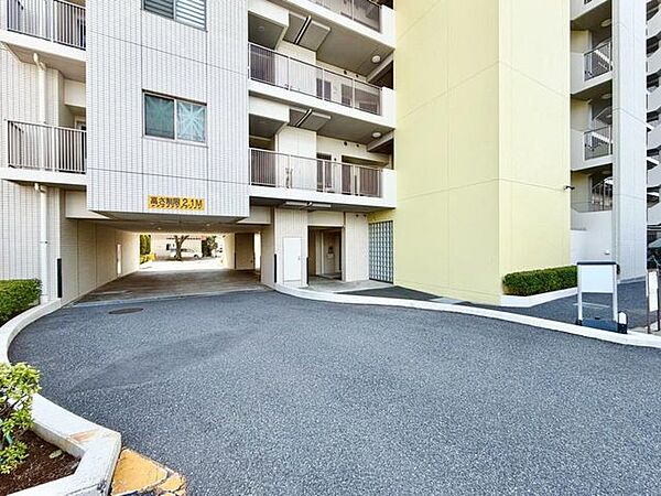 ここからお車入庫し、駐車場に向かいます