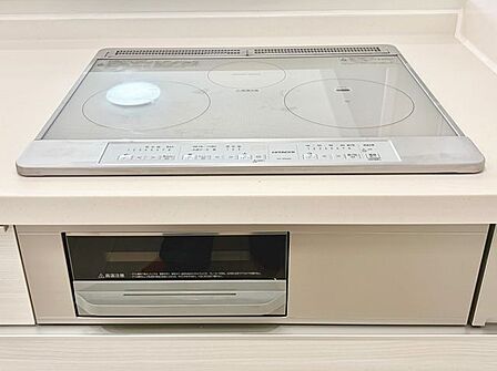 火を使わず安心でお手入れも簡単なIH。お子様と一緒にお料理を楽しむ休日はいかがですか。
