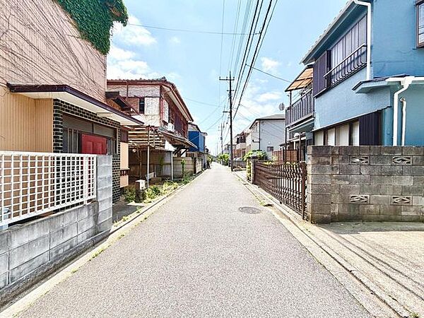 前面道路です、ぜひ現地にて、実際の広さや開放感をお確かめください。