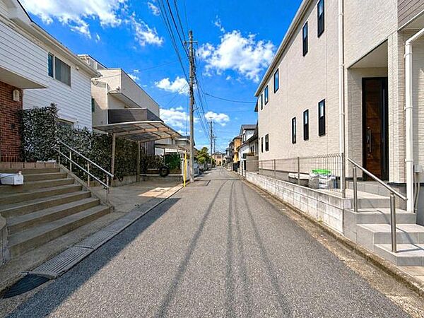 角地です、ぜひ現地にて、実際の広さや開放感をお確かめください。
