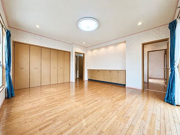 1階 洋室約12帖です（AI加工にて家具撤去しました）、ぜひ現地にて、ご確認ください。