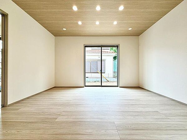 15.5帖のリビング、ぜひ現地にて、実際の広さや開放感をお確かめください。
