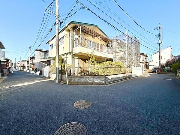 角地です、ぜひ現地にて、実際の広さや開放感をお確かめください。
