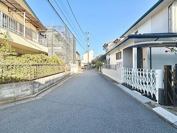 前面道路です、ぜひ現地にて、実際の広さや開放感をお確かめください。