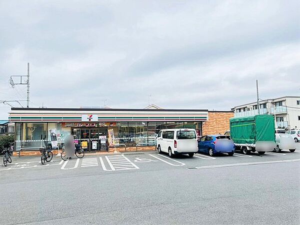 コンビニ セブンイレブン 鎌ヶ谷北中沢1丁目店まで徒歩11分（740m）