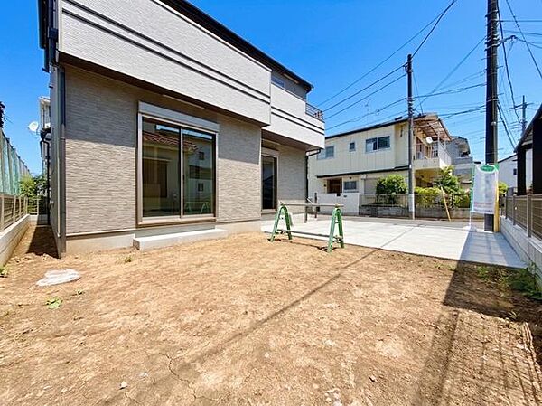 お庭です、ぜひ現地にて、実際の広さや開放感をお確かめください。