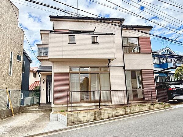 日中の外観写真です、写真では伝わらない空間の広さを、現地でご体感下さい