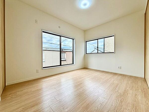 洋室約6帖です、写真では伝わらない空間の広さを、現地でご体感下さい