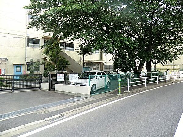 コンビニ 船橋市立高根台第三小学校まで徒歩約10分（690m）