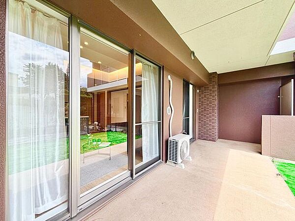 テラスです、ぜひ現地にて、実際の広さや開放感をお確かめください。