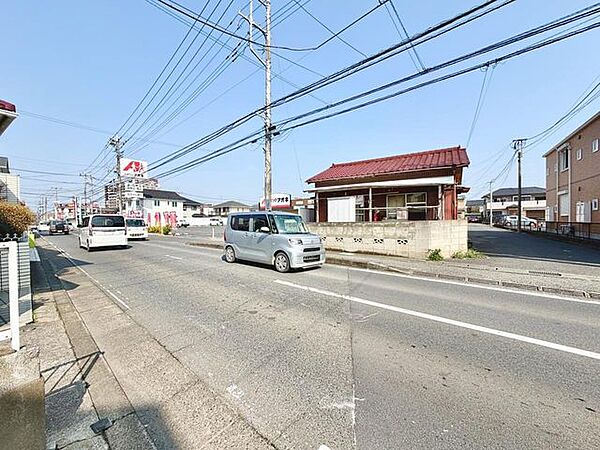 前面道路です、ぜひ現地にて、実際の広さや開放感をお確かめください。