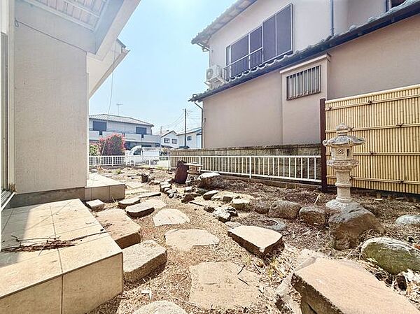 趣のあるお庭です、ぜひ現地にて、実際の広さや開放感をお確かめください。
