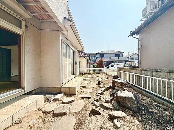 趣のあるお庭です、ぜひ現地にて、実際の広さや開放感をお確かめください。