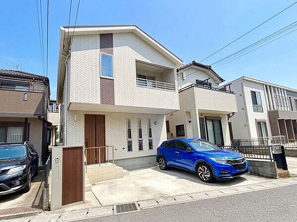 新築同様の外観ですね！ぜひ現地にて、実際の広さや開放感をお確かめください。