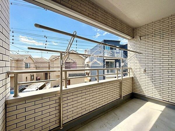 インナーバルコニーです（CGにより家具等を消した画像・現状と相違する場合があります）
