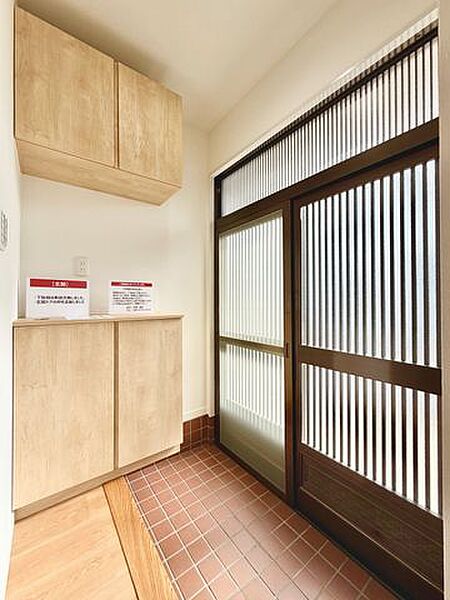 帰りをつつみ込むような、温かみのある玄関アプローチ。ゲストも気持ちよくお迎えできます。