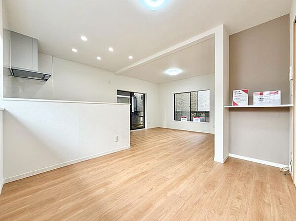 どんな家具も合わせやすい、リフォーム済みの美しい内装。新しい生活をここからスタートしませんか。