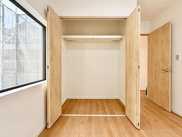かさばる荷物もスッキリ収まる大容量の収納。住空間に余白を生み出し、洗練されたお部屋を保てます。