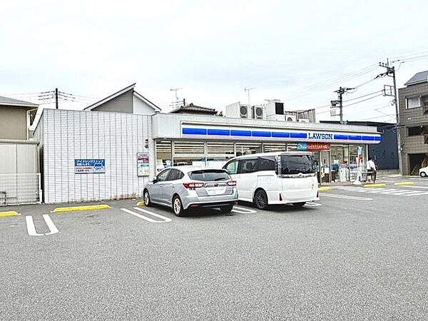 コンビニ ローソン 松戸松飛台店まで徒歩約9分（580m）