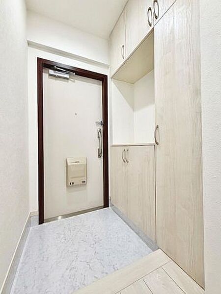 広々、玄関です、ぜひ現地にて、実際の広さや開放感をお確かめください。