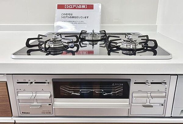 機能性とデザイン性を両立したキッチン。使い勝手が考え抜かれた設計で、家事効率も大幅アップ。