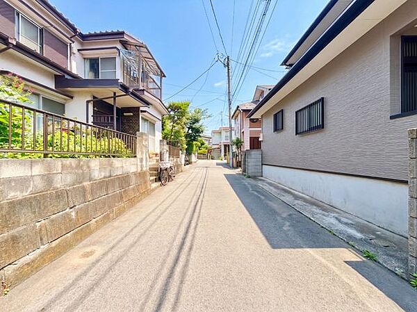 前面道路です、ぜひ現地にて、実際の広さや開放感をお確かめください。