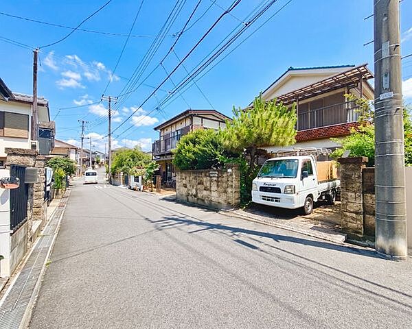 閑静な住宅街で叶える理想のライフスタイル。現地で静寂と開放感をご体感ください。