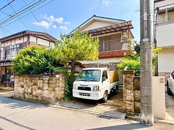 陽光をたっぷり受け止める土地の広さ。家族の夢が大きく育つ場所がここにあります。