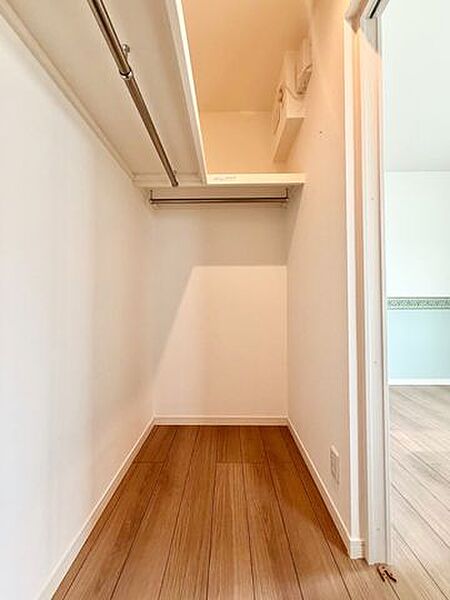 各所に設けたたっぷり収納。片付けが楽しくなる工夫で、モデルルームのような空間をキープ。