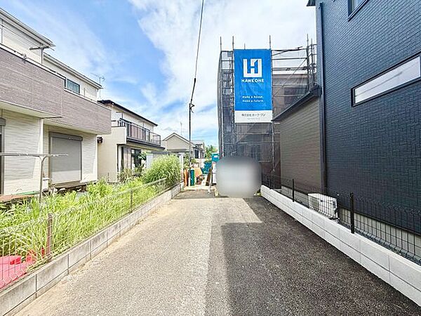 前面道路です、ぜひ現地にて、実際の広さや開放感をお確かめください。