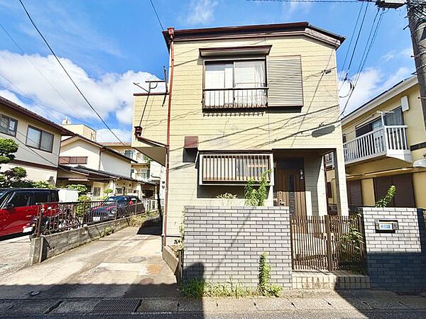 正面から見た外観写真です、ぜひ現地にて、実際の開放感や広さをご体感ください。