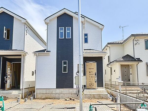 建築中の外観です
