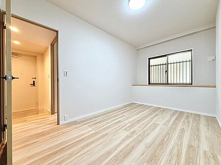 柔らかな光が差し込むプライベートスペース。自分時間を楽しむ趣味のお部屋にも最適です。