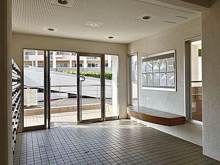 開放感のあるロビーです、ぜひ現地にてご確認ください。
