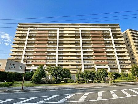 総戸数202戸の存在感あるビッグコミュニティ。安心の住環境と充実の設備を備えたマンションです。