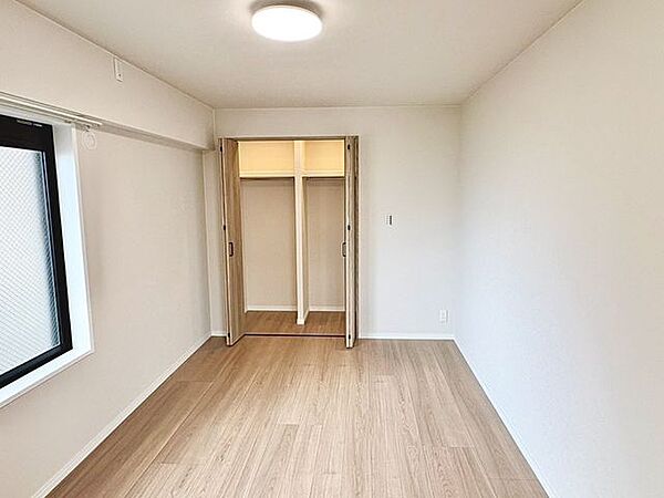 明るく風通しの良いお部屋は、お子様の成長を優しく見守る大切なキッズスペースに最適。