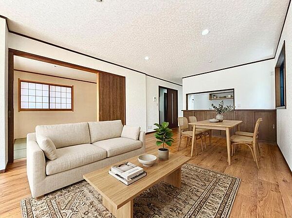 約20帖の広々リビング。ご家族の笑顔が自然と集まる、温かい光があふれる寛ぎの空間です（CG加工を入れております）